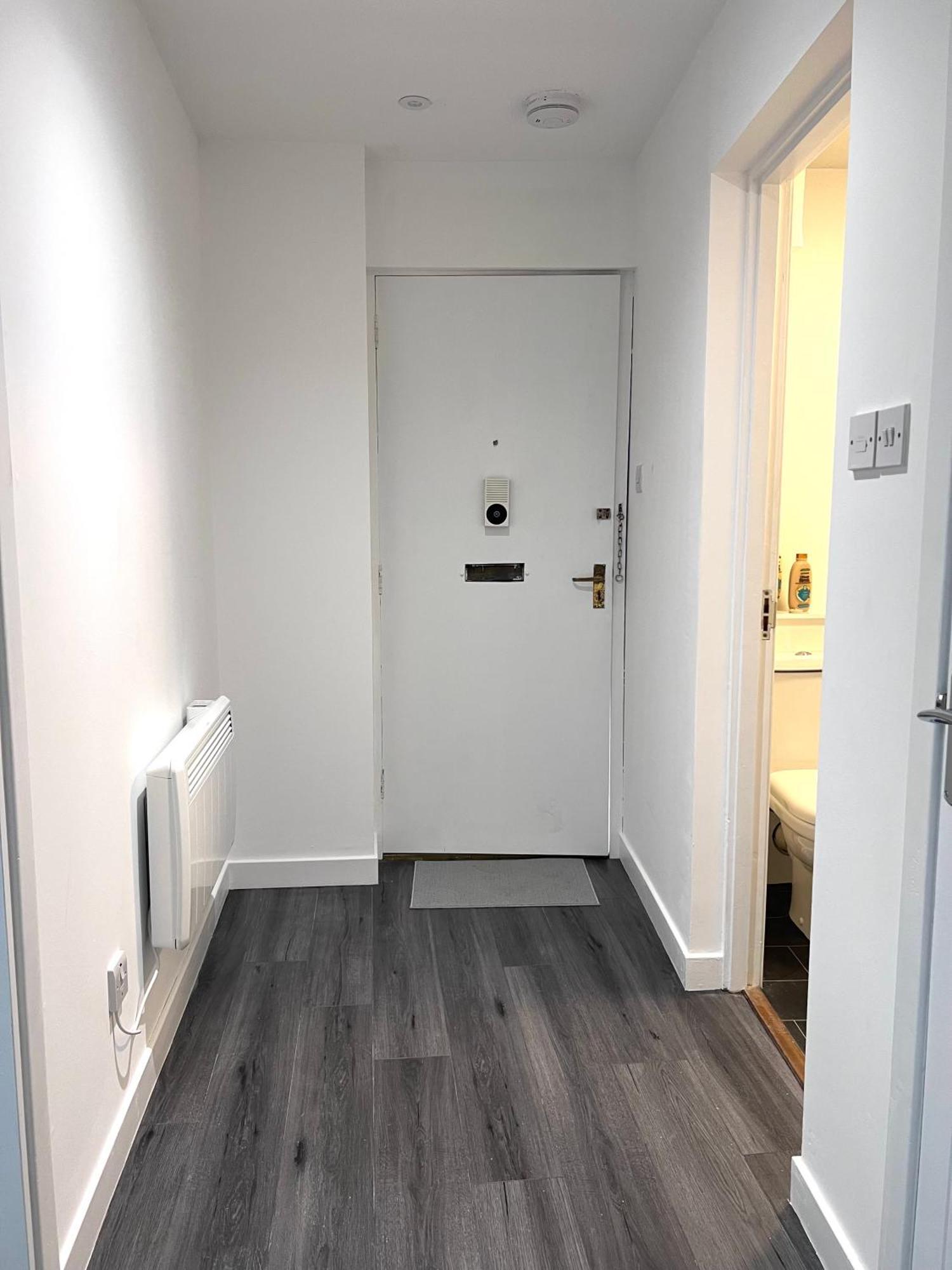 Elegant In Centre Apartment *