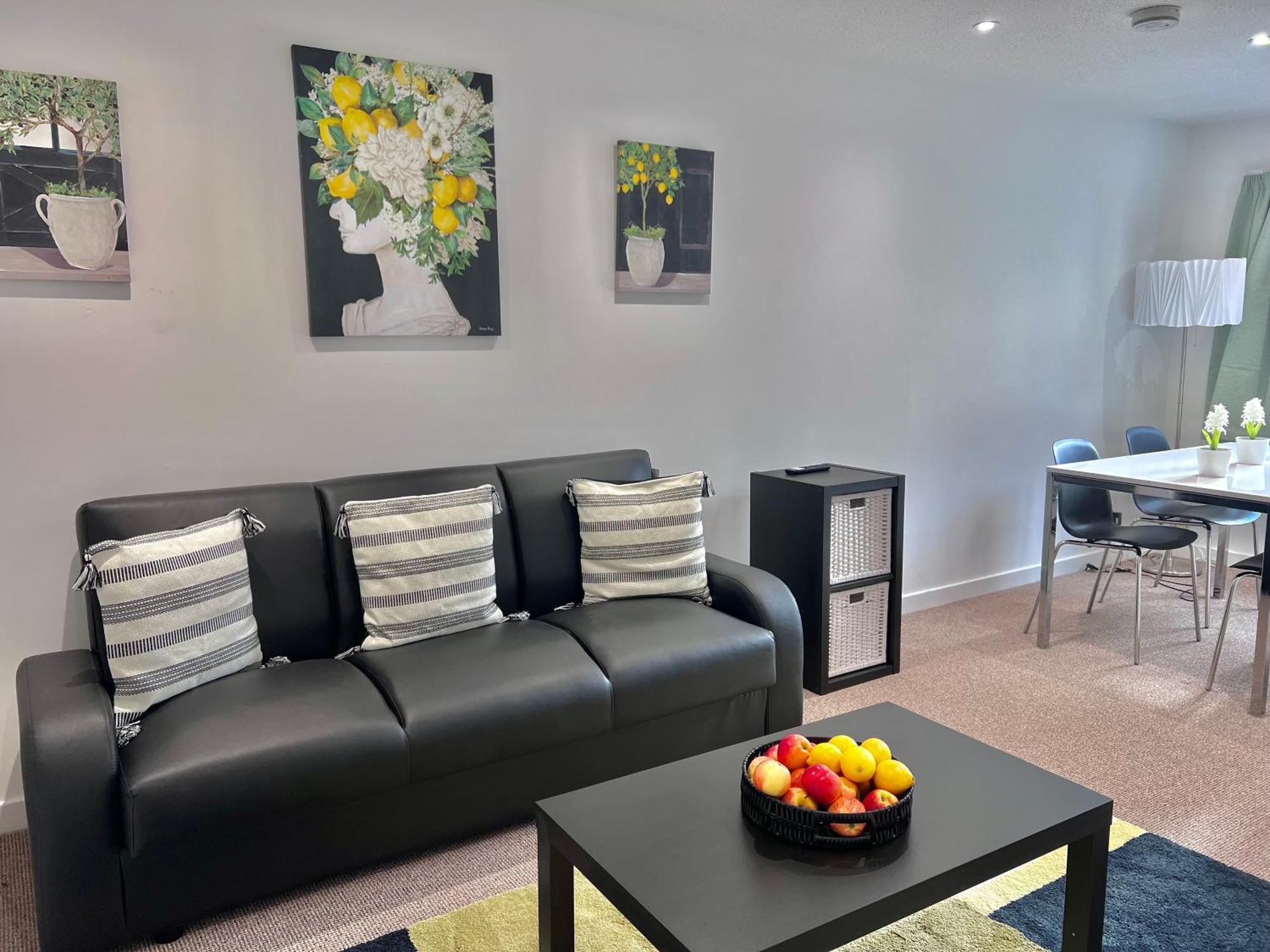 Elegant In Centre Apartment